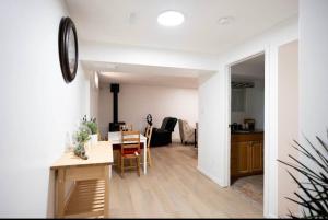 2BR 1BR cozy basement suite平面图