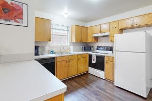 Killeen Apartments, Multiple Units的厨房或小厨房