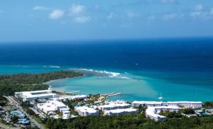 蒙特哥贝Riu Palace Jamaica - Adults Only - All Inclusive Elite Club的享有度假胜地和海洋的空中景致