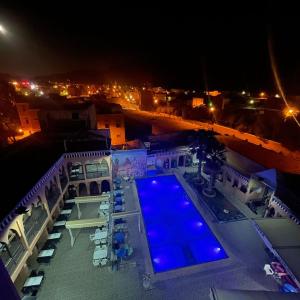 泰夫劳特Hotel Espace Tifawine的享有游泳池的顶部景色