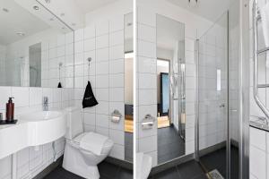 索尔纳Best Western Solna Business Park的白色的浴室设有卫生间和水槽。
