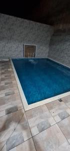 Casa com piscina em boituva内部或周边的泳池