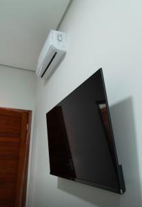 RedençãoCapuzzo Flat 2的挂在墙上的平面电视