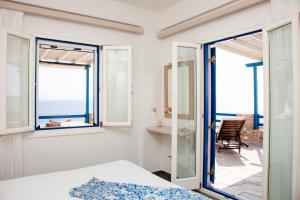 洛加拉斯Aura Paros的海景卧室