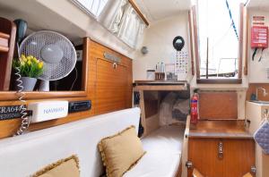 维亚纳堡Happy Sailor的船上的小房间,带风扇