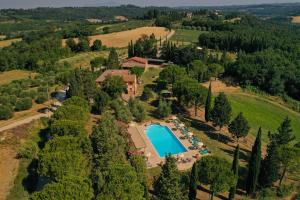 佩乔利区卡纳勒农家乐的享有带游泳池的庄园的空中景致