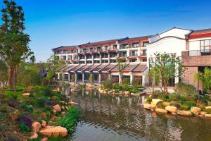 杭州杭州西溪喜来登度假大酒店的城市中河流的 ⁇ 染
