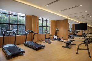 景德镇景德镇万枫酒店­­的健身房提供数辆健身自行车和平面电视。