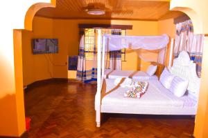 MeruConsular Resort Meru的一间儿童卧室,配有双层床