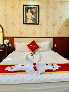 Khách Sạn Nam Sơn客房内的一张或多张床位