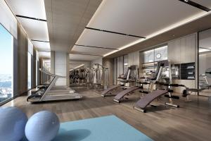 武汉武汉卓尔万豪酒店的大楼内带跑步机和有氧器材的健身房