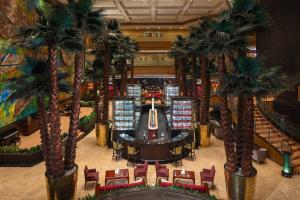 滨海新区天津万丽泰达酒店及会议中心的商场内棕榈树室内赌场