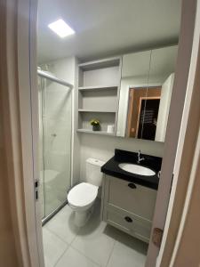 CambéSolar Di Modena的浴室配有卫生间、盥洗盆和淋浴。