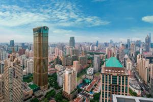 上海上海静安瑞吉酒店的城市空中景观高楼