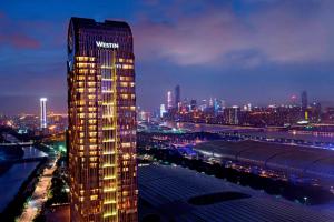 广州广州广交会威斯汀酒店的夜晚高楼的景色