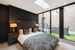 Battersea Luxury Apartment, Private, Independent Entrance, Central客房内的一张或多张床位