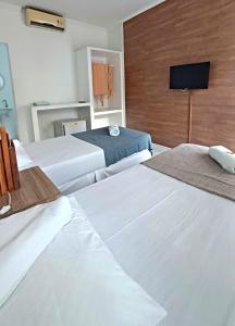 拉巴拉德纳圣米格尔巴拉博尼塔旅馆的酒店客房设有两张床和一台平面电视。