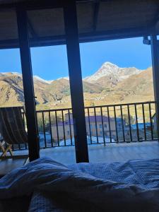 卡兹贝吉Best view Kazbegi的山景卧室 - 带1张床