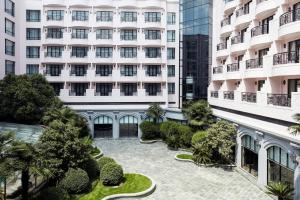 上海上海万豪虹桥大酒店的享有建筑庭院的空中景致