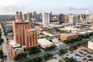 休斯顿JW Marriott Houston by the Galleria的城市空中景观高楼