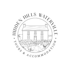 瓦特维尔Hidden Hills Waterville的毛绒厂的标志