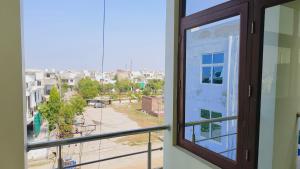 珀勒德布尔HOTEL AMAR PALACE BHARATPUR的市景窗户
