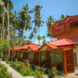 哈夫洛克岛Havelock Island Beach Resort的一座拥有红色屋顶和棕榈树的建筑