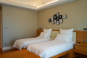 深圳深圳南山G公寓的两张睡床彼此相邻,位于一个房间里