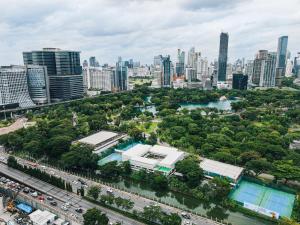 曼谷Bandara Silom Suites, Bangkok的新加坡城市的空中景观