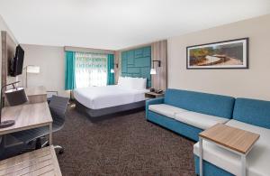 鸽子谷皮格佛格-多丽乌拉昆塔汽车旅馆的酒店客房设有一张沙发和一张床