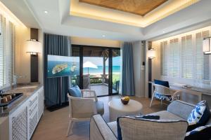 高兰Layana Resort & Spa - Adult Only - SHA Extra Plus的海景客厅