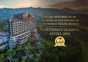 万隆万隆达戈公园洲际酒店的一种标志,它读到我们作为世界赢家而荣幸地来到