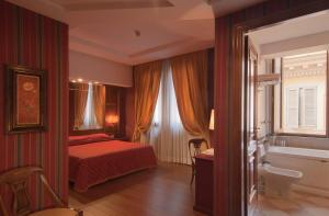 罗马亚特兰特花园酒店的卧室配有床和浴缸