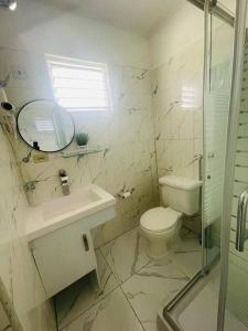Real Luxe Getaway-Club Caribbean的一间浴室