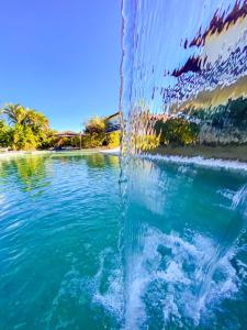 塞古罗港Village Muta的水体中的喷泉