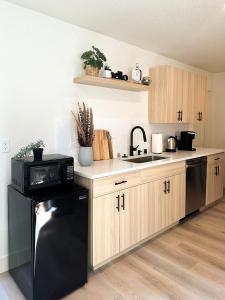 Brand New Modern Apartment的厨房或小厨房
