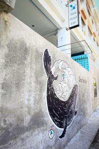 卡塔海滩Kata Sea Host的壁画画的鲸鱼壁画
