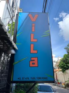 金边Villa Martial Arts Gym & Guesthouse的街道上商店的标志