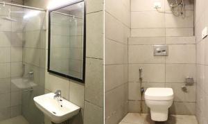 新德里FabHotel Urban Residency的浴室配有卫生间、盥洗盆和淋浴。