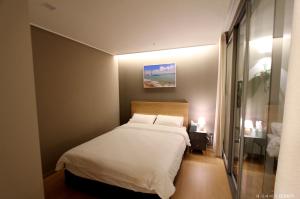 Haeundae Bona Travel客房内的一张或多张床位