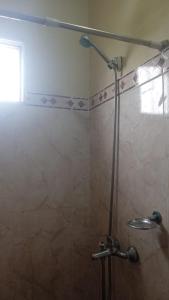 圣格雷戈里奥德波兰科Afecto的带淋浴的浴室,带玻璃门