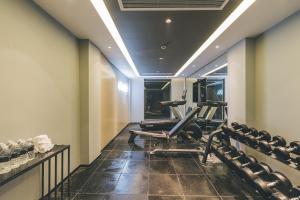 上海上海外滩南京东路亚朵酒店的一间健身房,内设有氧运动器材