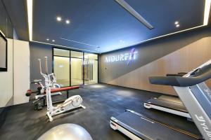 北京北京望京798艺术区亚朵酒店的健身房设有有氧器材和健身室