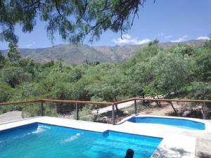 梅洛Complejo Pasos Malos的山景游泳池