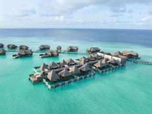 曼度马尔代夫伦格里岛康莱德酒店的海洋度假胜地的空中景观