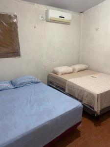 Dormitório e hostel sao francisco客房内的一张或多张床位