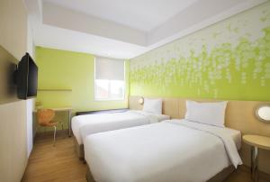 Zest Bogor by Swiss-Belhotel International客房内的一张或多张床位