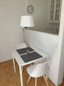 Perfektes Appartement am Düsseldorfer Rhein的厨房或小厨房