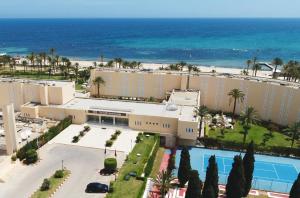 苏塞TUI BLUE Scheherazade Adults Only的享有酒店和海滩的空中景致