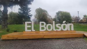 埃博森Sur tiny house的公园里一个标语是elboston的标志